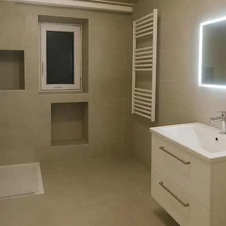 Emona Appartement *